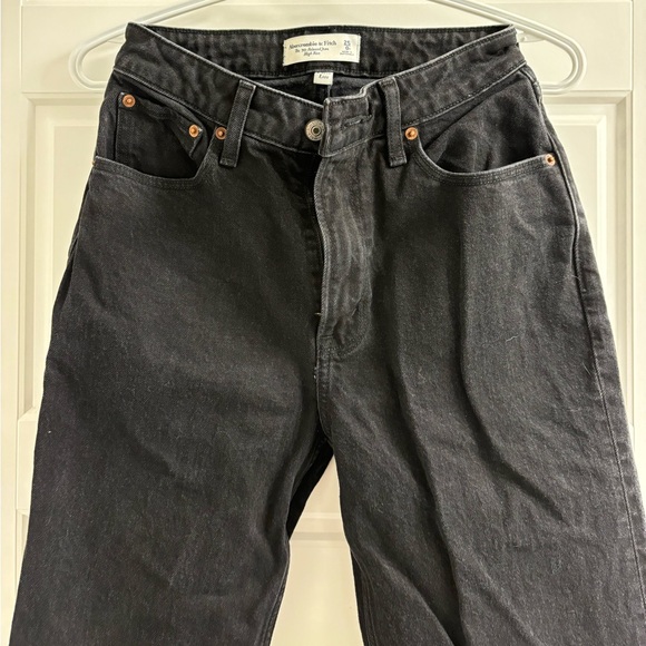 Curve Love High Rise Jeans - Abercrombie and Fitch - Picture 8 of 8